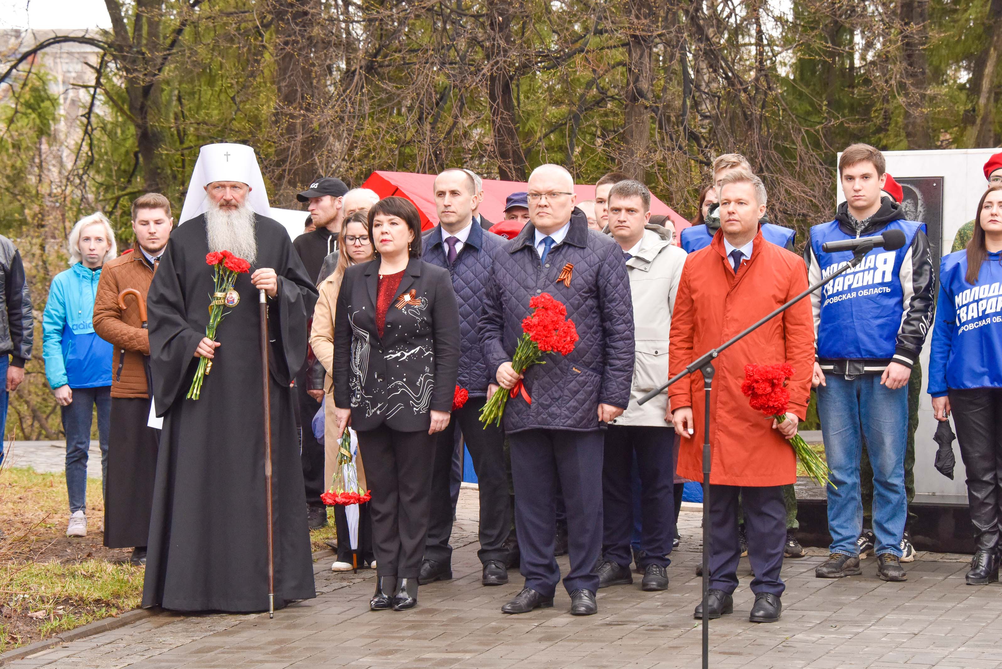 В г. Слободском Кировской области подключили к сетевому газу Вечный огонь -  Новости - Газпром газораспределение Киров